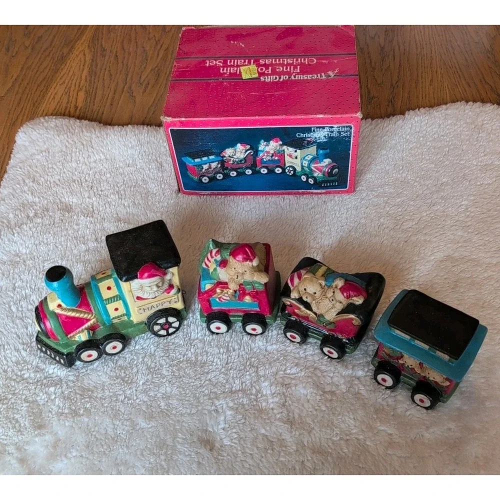 Vintage Fine Porcelain Christmas Train Santa And Friends 4 Piece Engine‎ Caboose